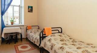 Хостел Хостел Лэнд Санкт-Петербург Двухместный номер с 2 отдельными кроватями и ванной комнатой-3